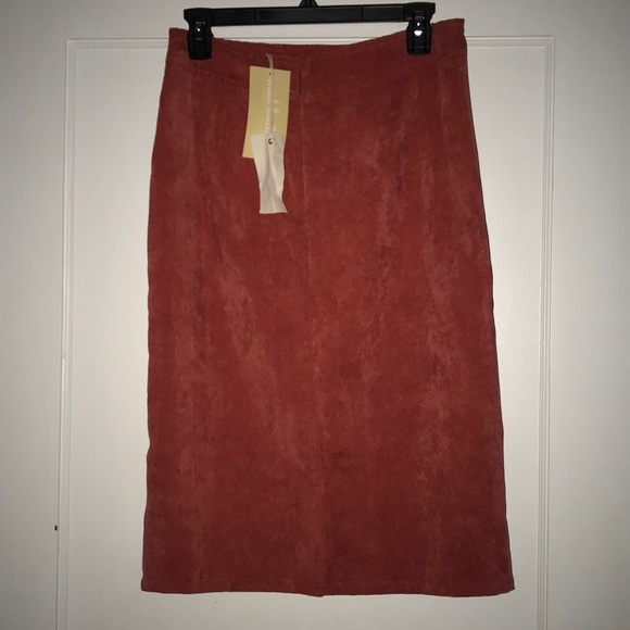 Mid-length skirt - Picture 2 of 3
